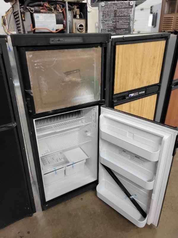 * Brand New RV Fridge Dometic Propane and Electric DM2652