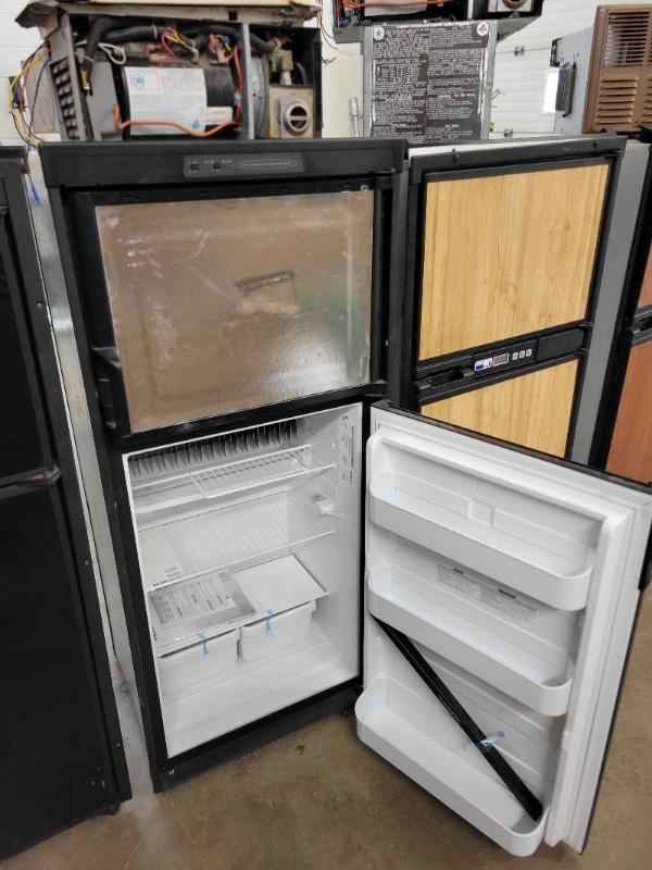 * Brand New RV Fridge Dometic Propane and Electric DM2652