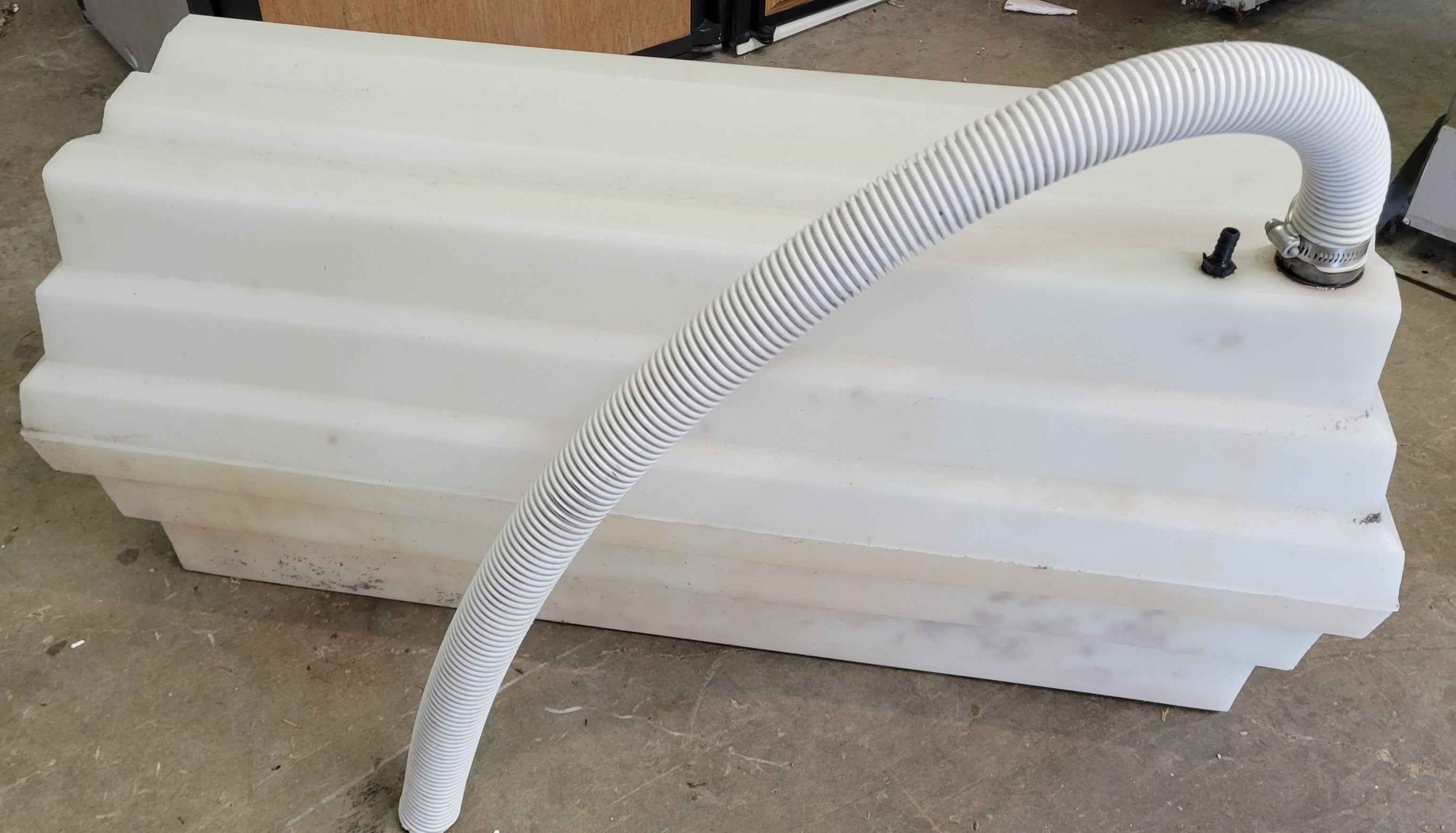 RV Fresh Water Holding Tank 25 Gallons