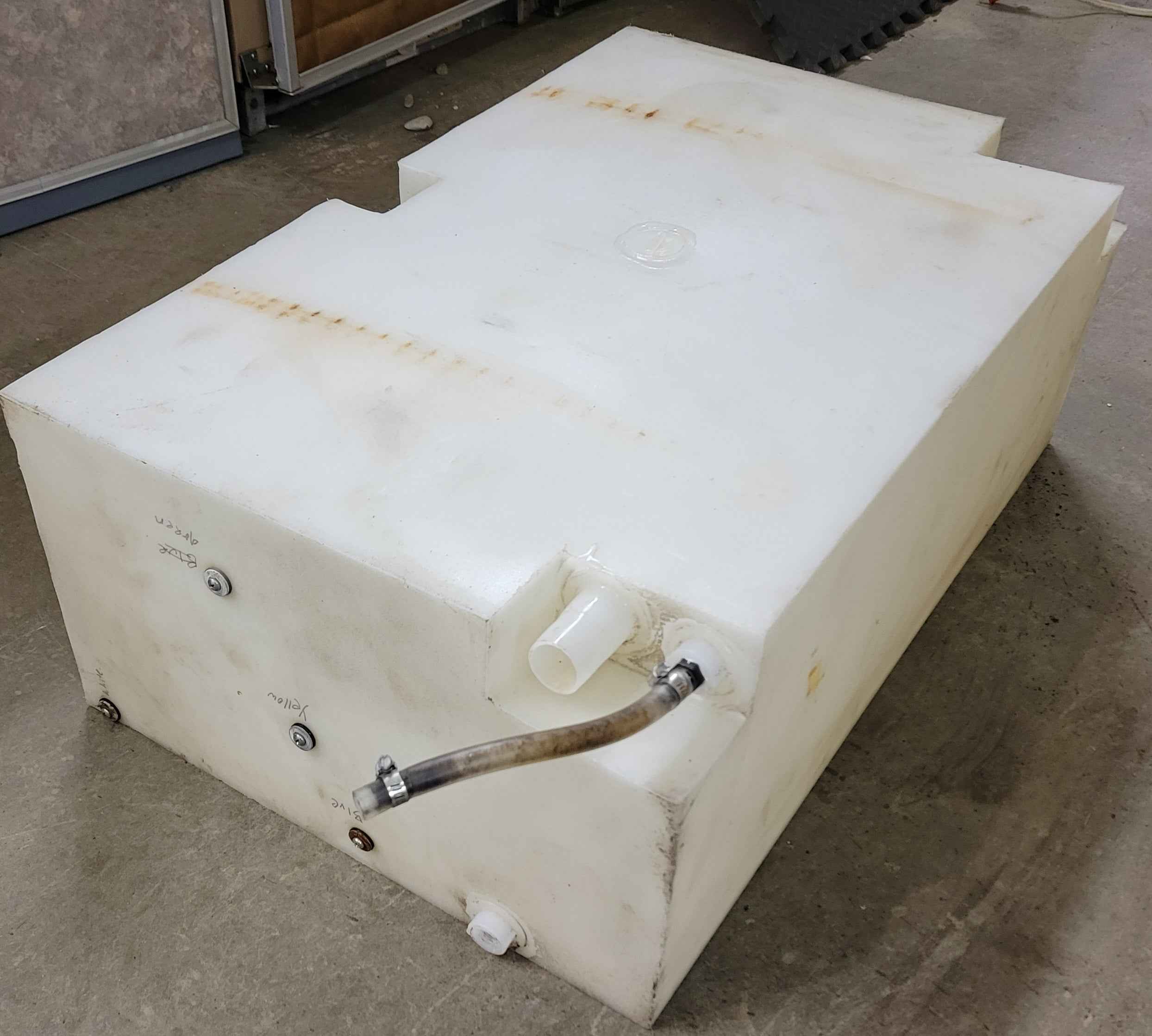 RV Fresh Water Holding Tank 25 Gallon