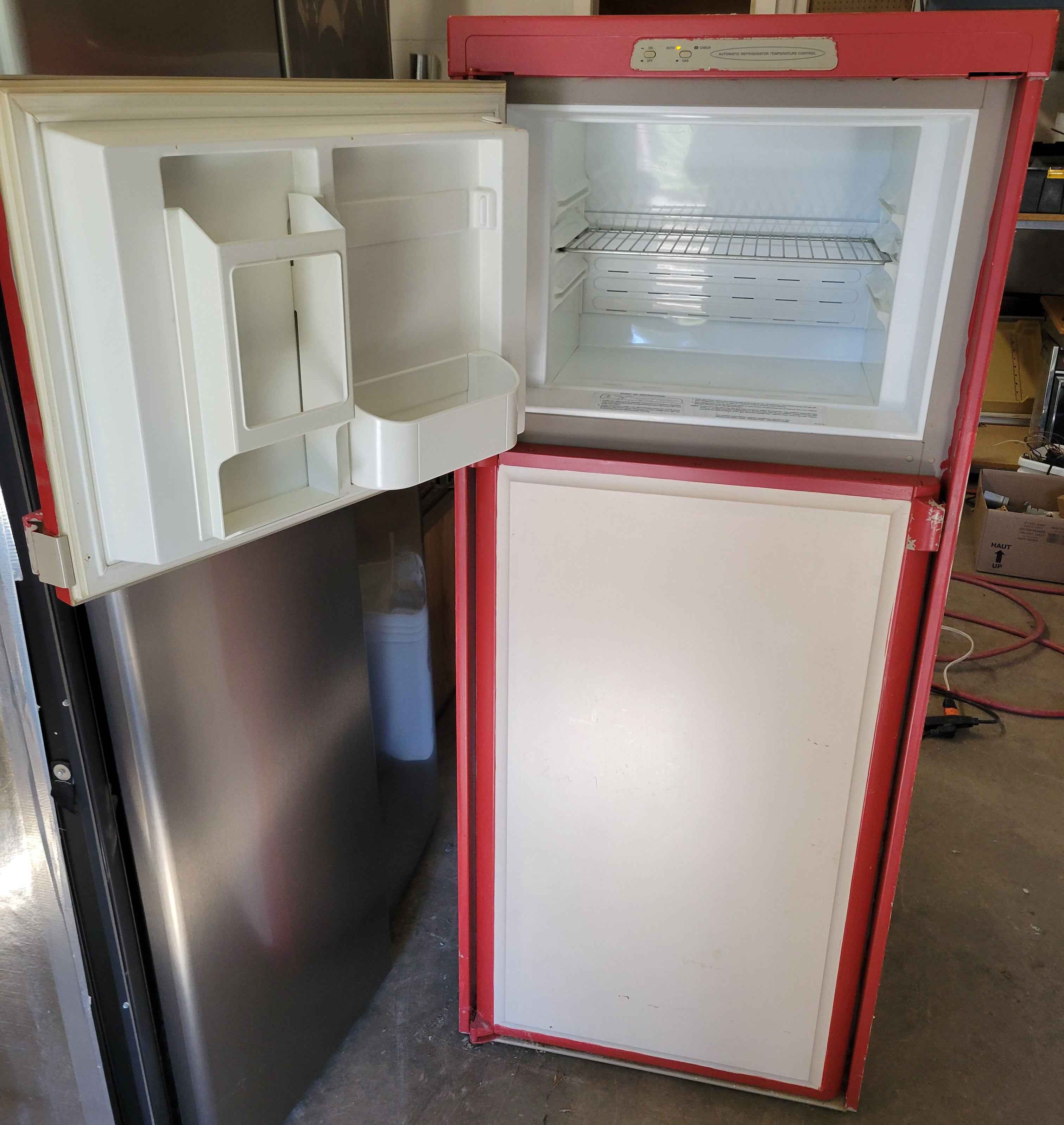 Dometic RM2852 Propane & Electric RV Fridge