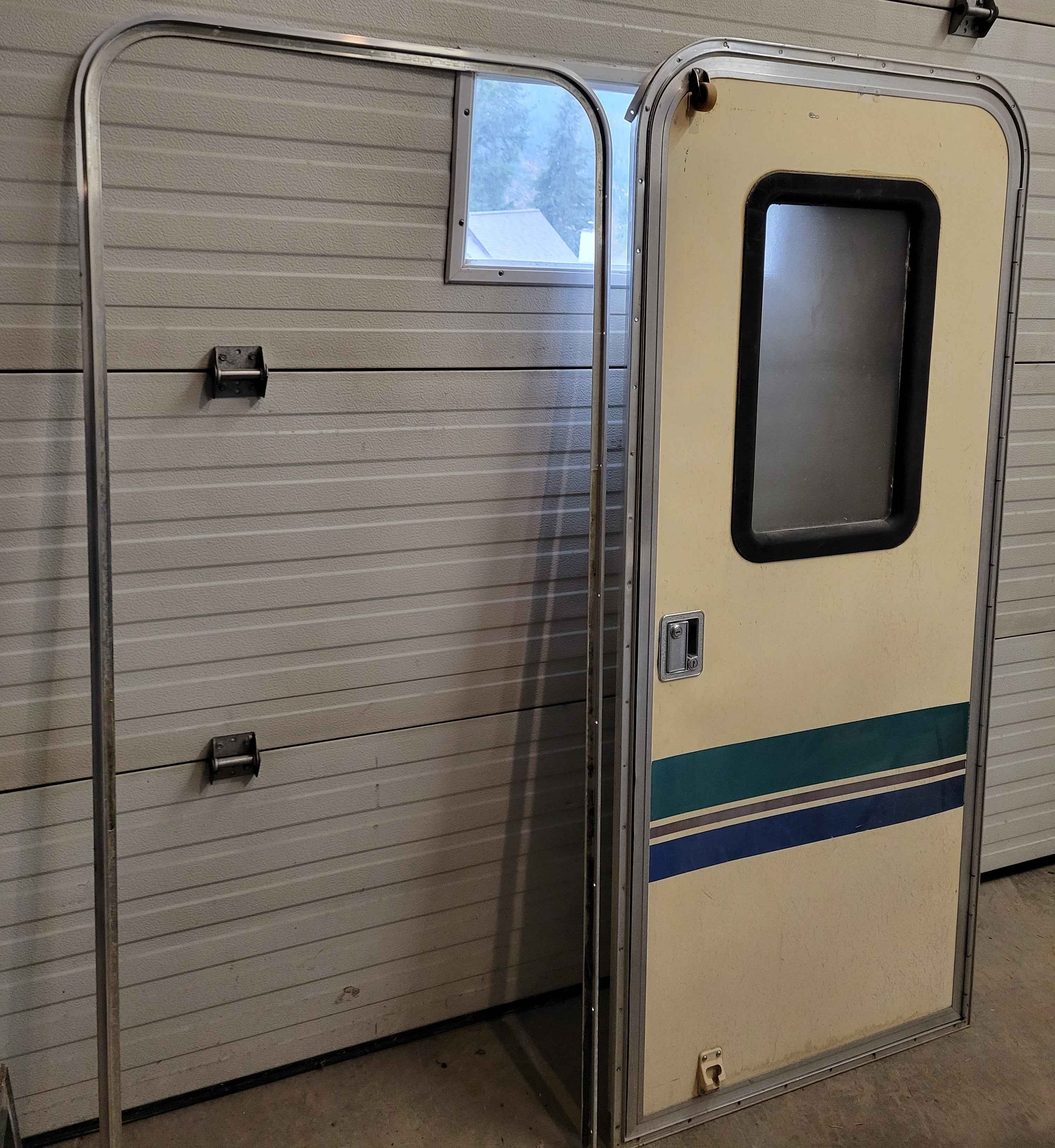 RV Radius Door with Trim, Keys, and Screen Door