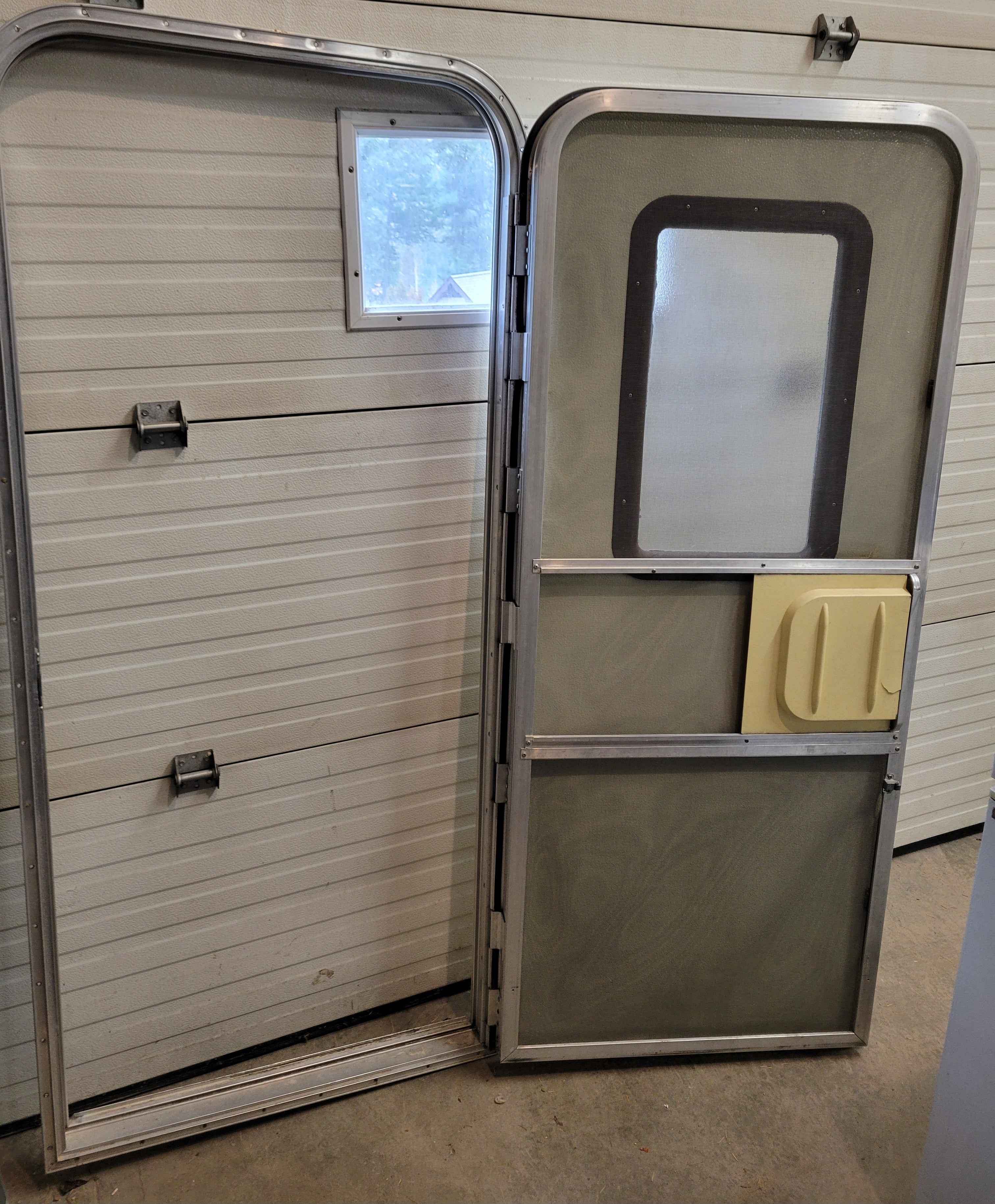 RV Radius Door with Trim, Keys, and Screen Door