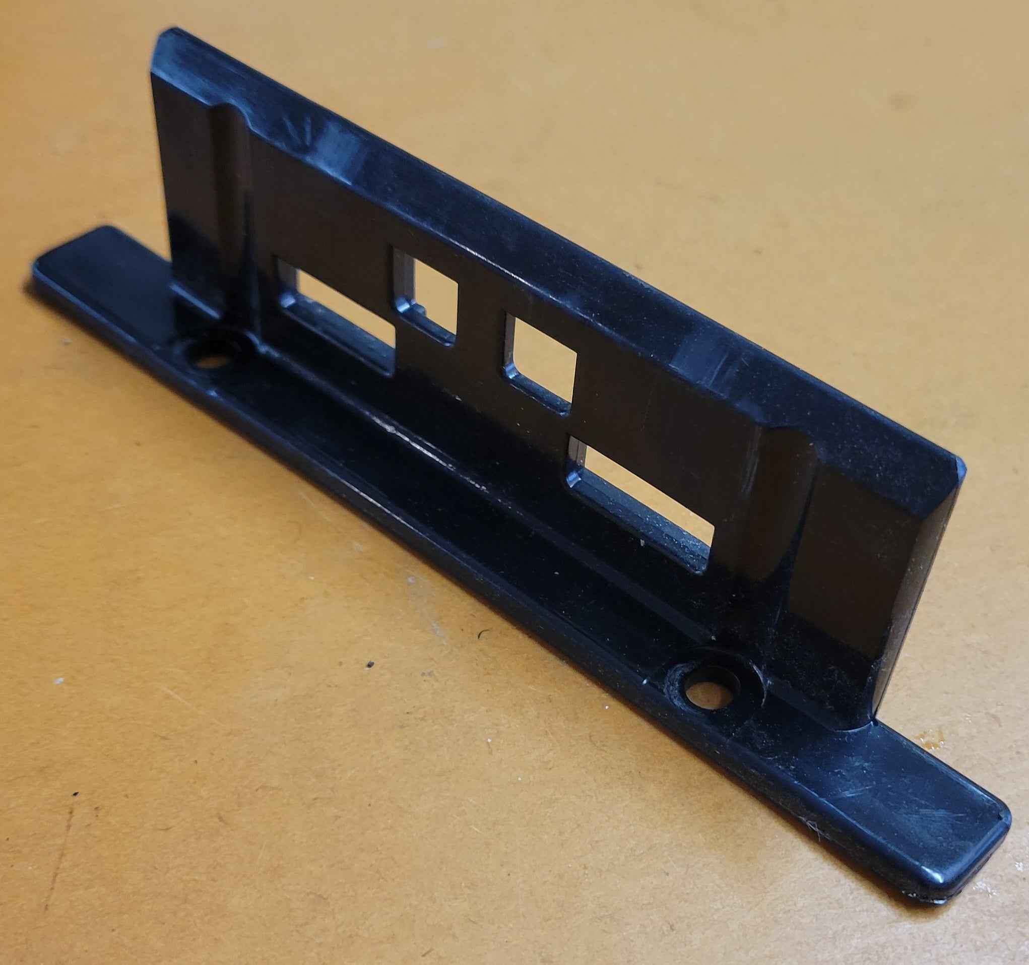 Norcold Fridge Hinge Door Strike Plate – 618167