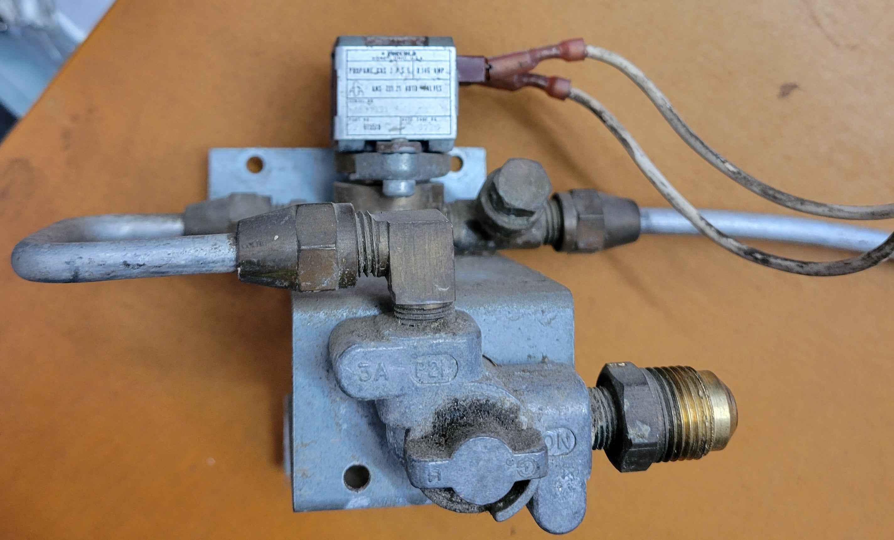615518 Norcold Refrigerator Gas Valve Assembly and Burner