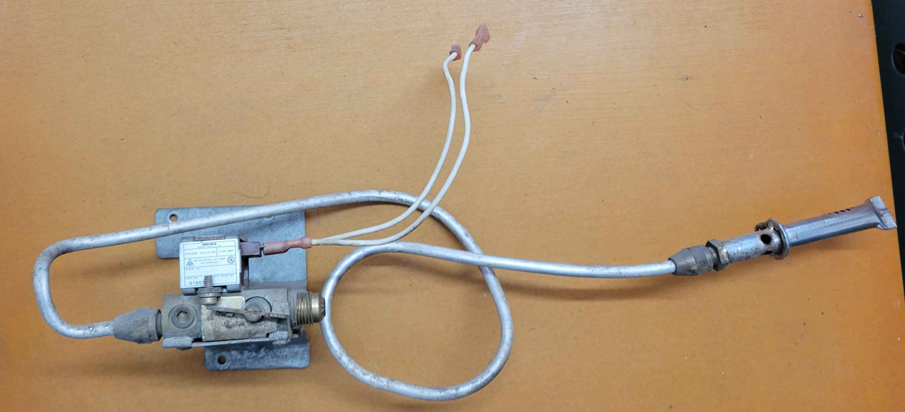 618696 Norcold Refrigerator Gas Valve Assembly and Burner