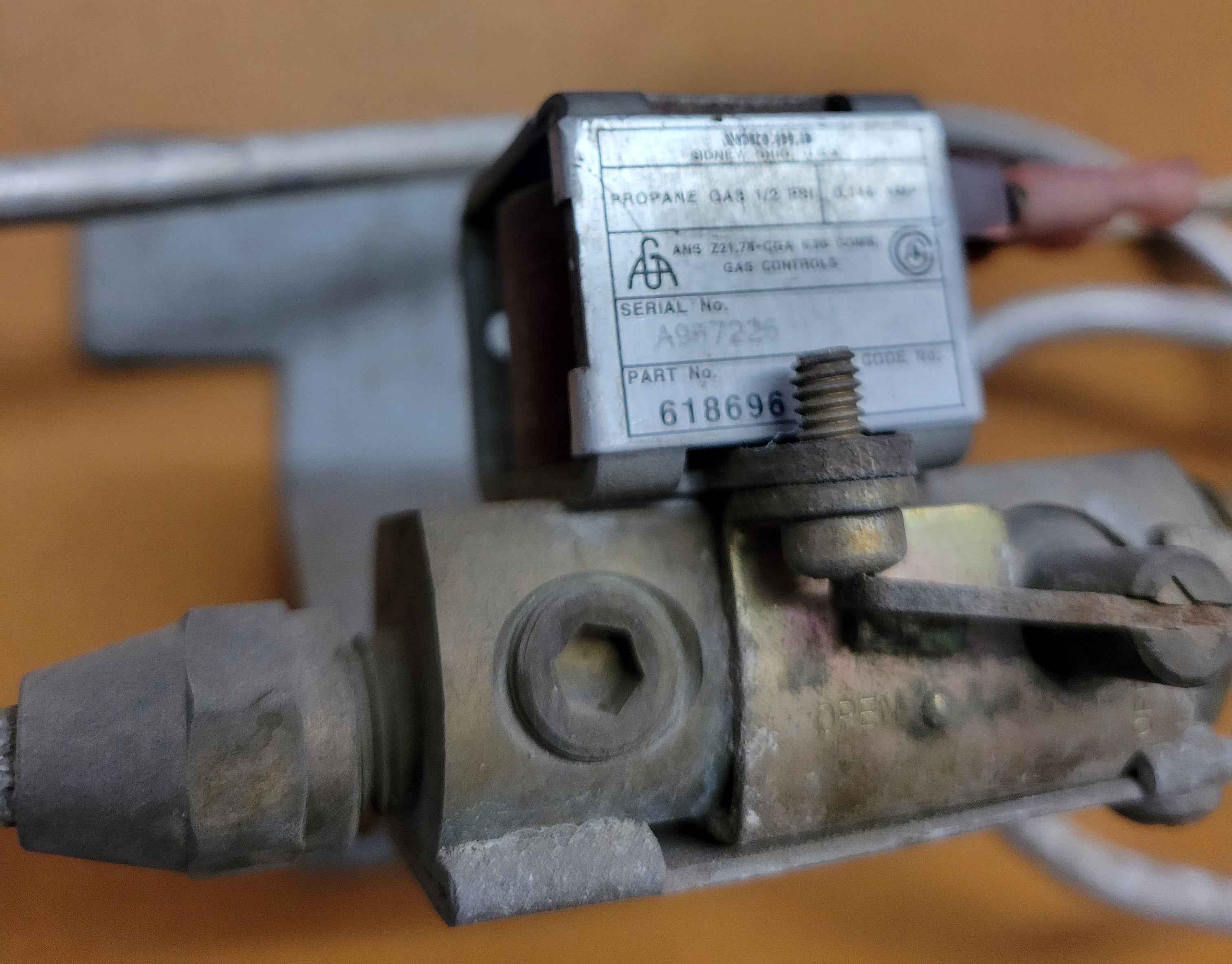 618696 Norcold Refrigerator Gas Valve Assembly and Burner