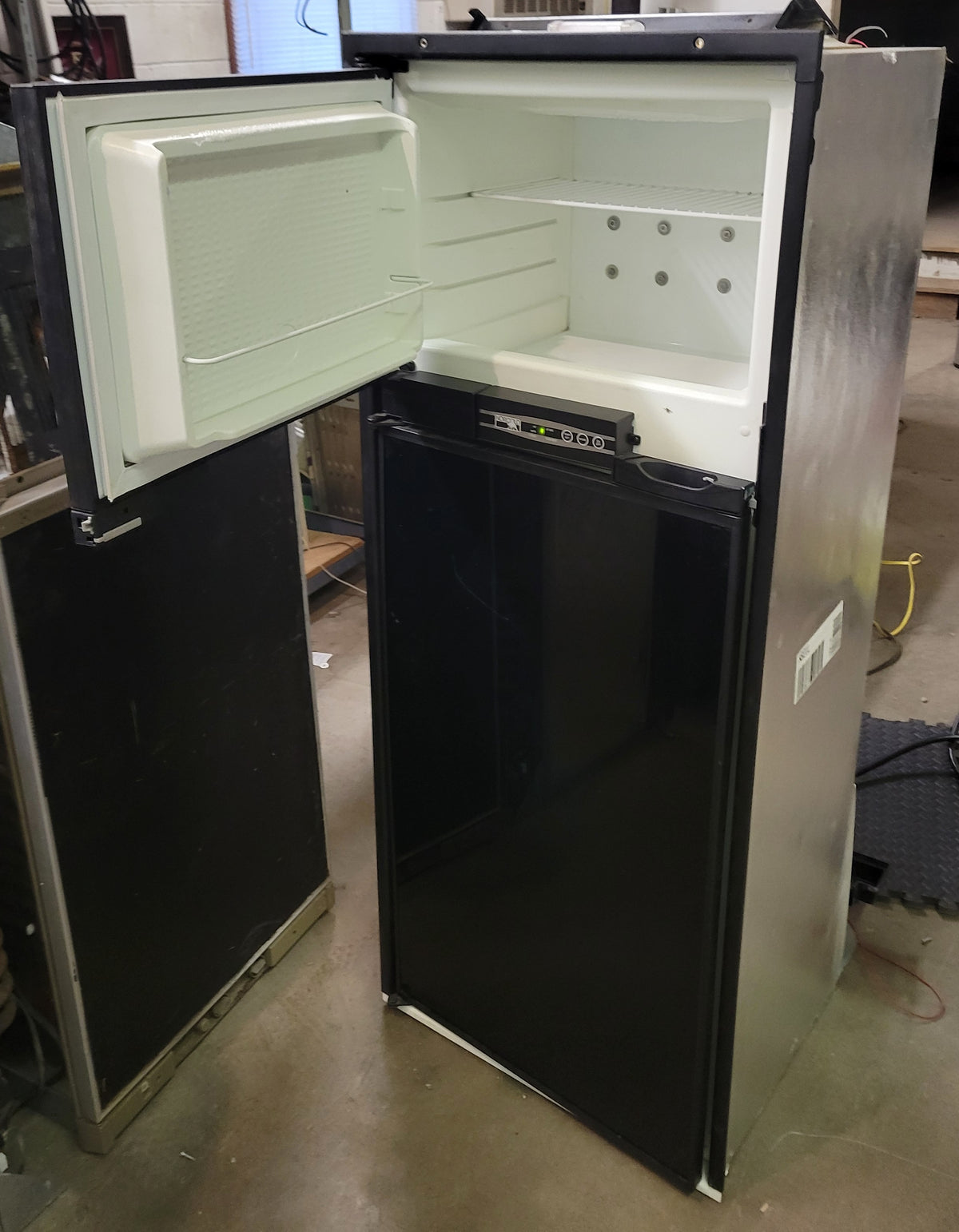Norcold N821 RV Propane Electric Refrigerator 8 Cu Ft 2-Way 110V LP Gas