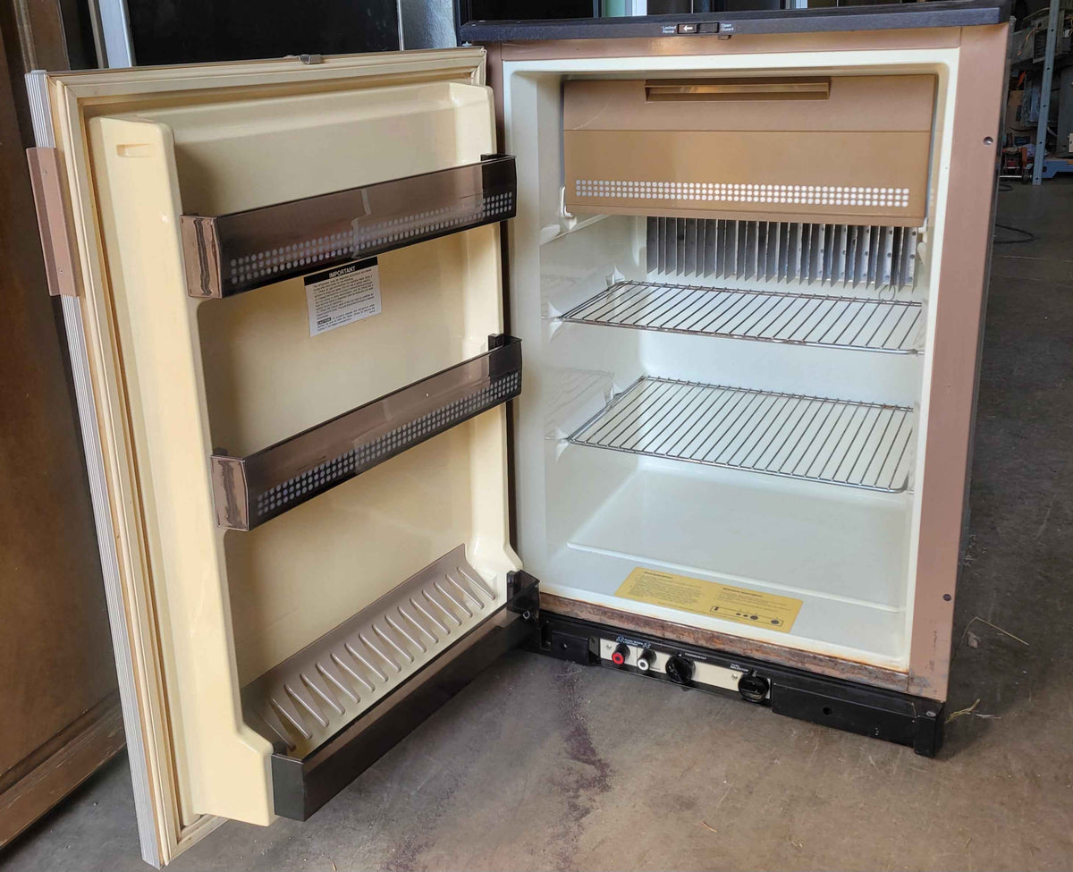 Dometic RM461 3-Way RV Refrigerator – Propane & 110