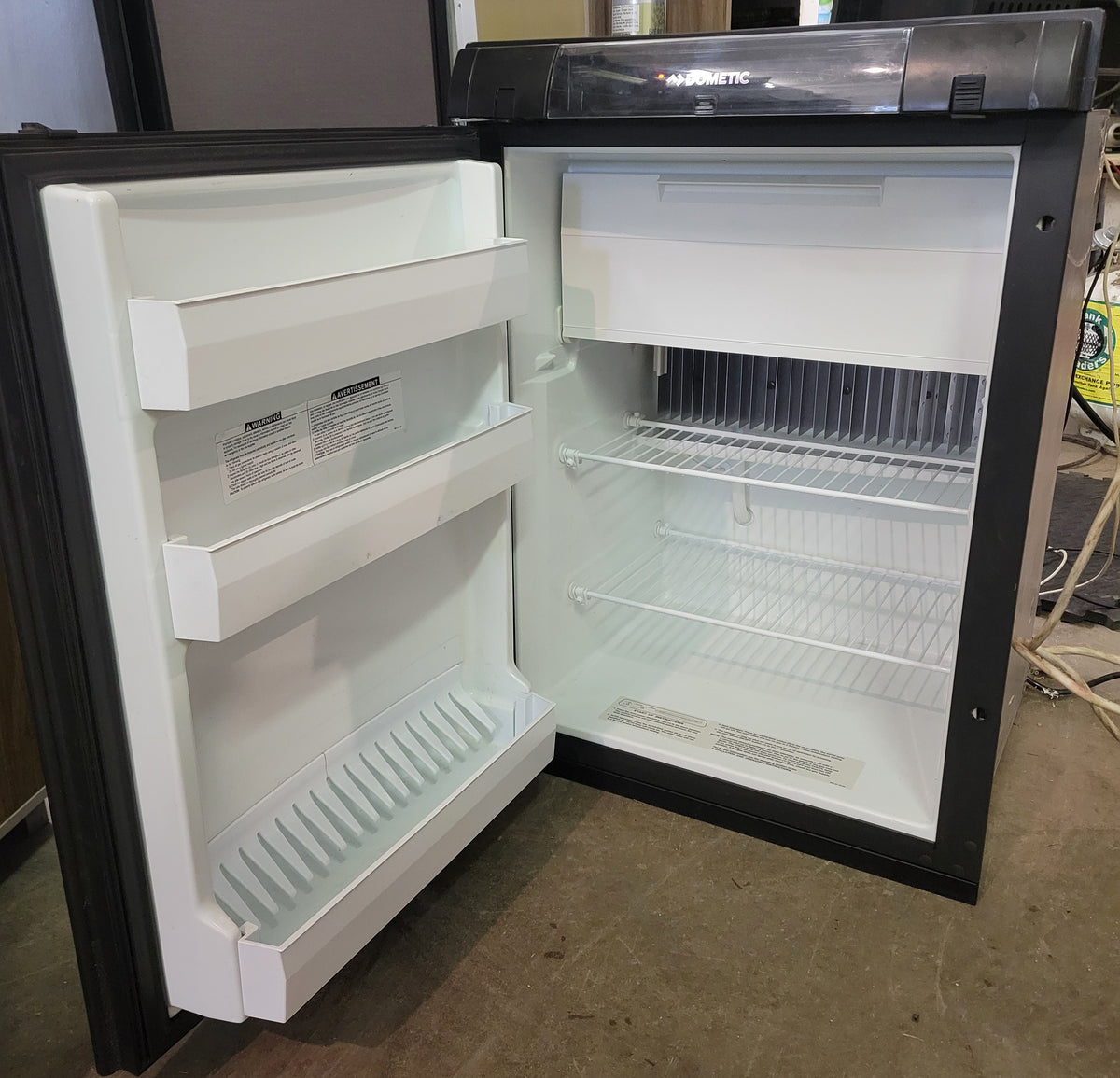 Réfrigérateur pour camping-car Dometic RM2354 au propane 110 V et 12 V