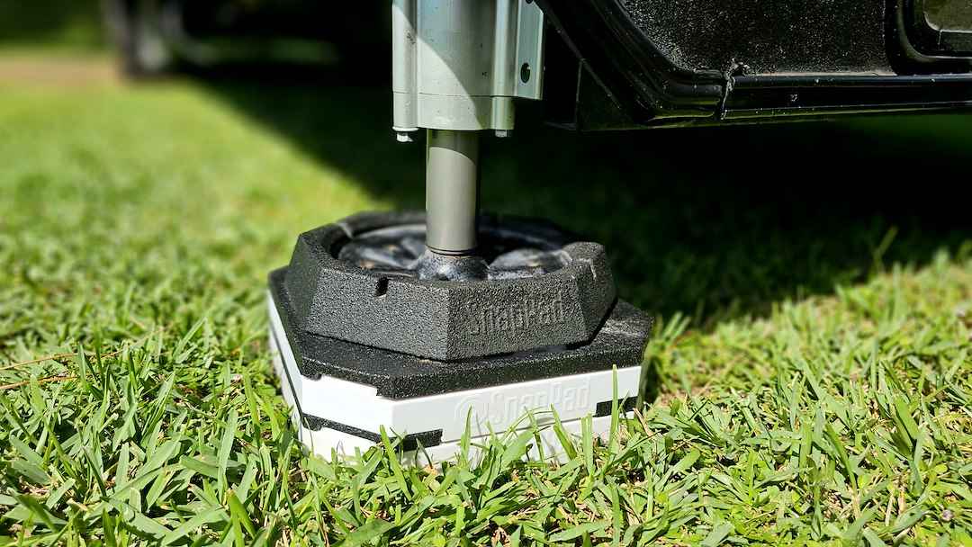SnapPad STK2-WHITE 12 x 12 in Stabilizer Pads - White/Black