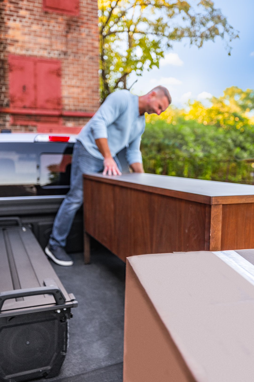 Retrax R-T-80335 FRC-4000 Tonneau Cover for Ford