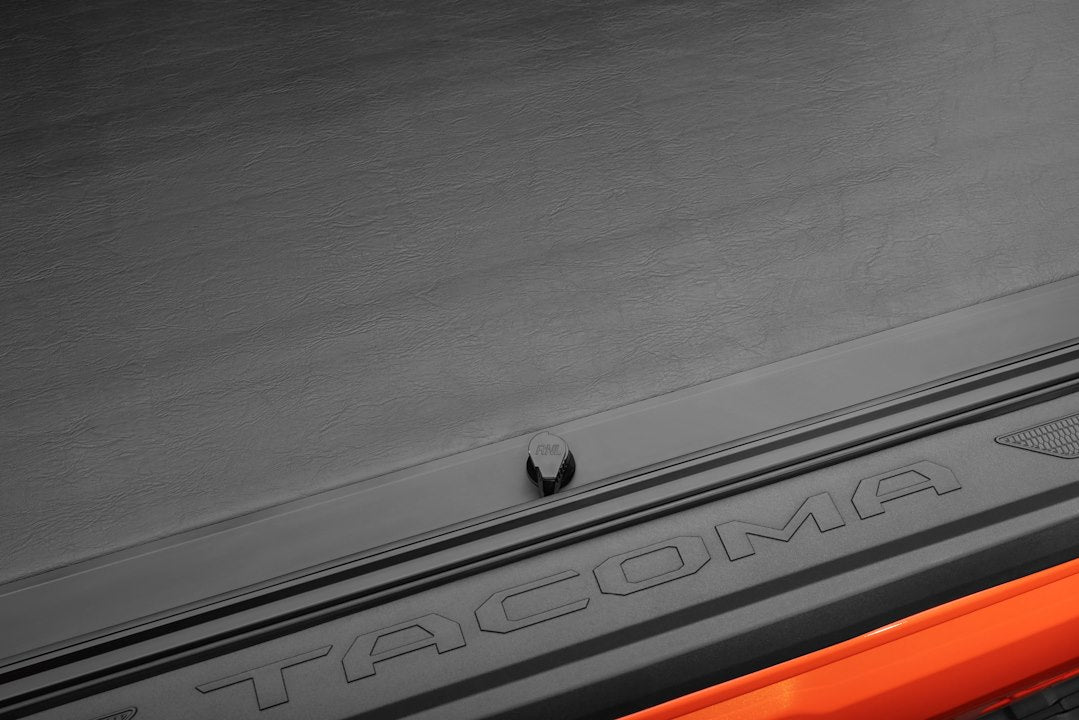 Roll-N-Lock 532M-XT M-Series XT Key-Lock Tonneau