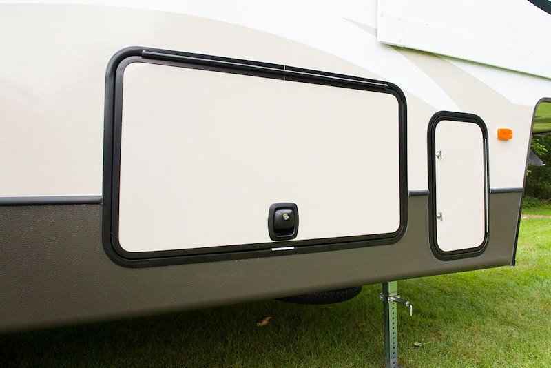 50" x 25" Lippert 08 Series Compartment Door – Interior Mount V000418142