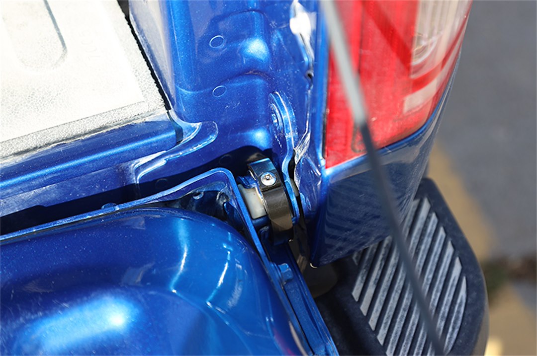 Dee Zee DZ97970 Manual Aluminum Tailgate Handle Lock - image 4
