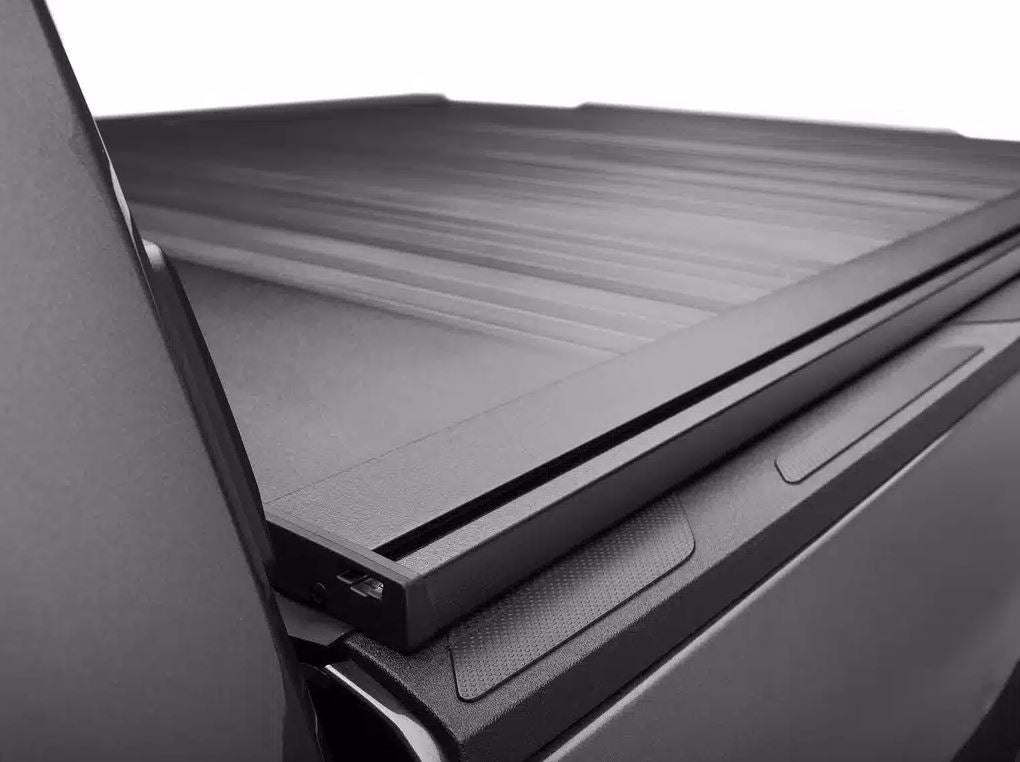 Retrax EQ0379-1 EQ Aluminium Remote-Locking Tonneau Cover