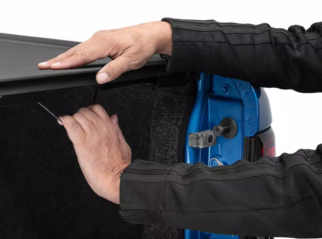 BAK Industries Revolver X4s Aluminum/ Vinyl Tailgate Handle Lock Tonneau Cover 80120 - image 12