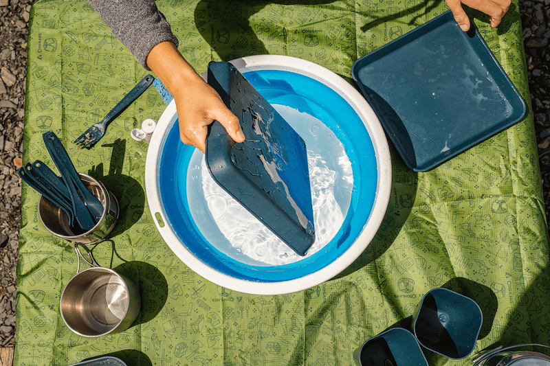 Collapsible RV Sink – 9L, White/Blue, Food-Safe, Portable Basin