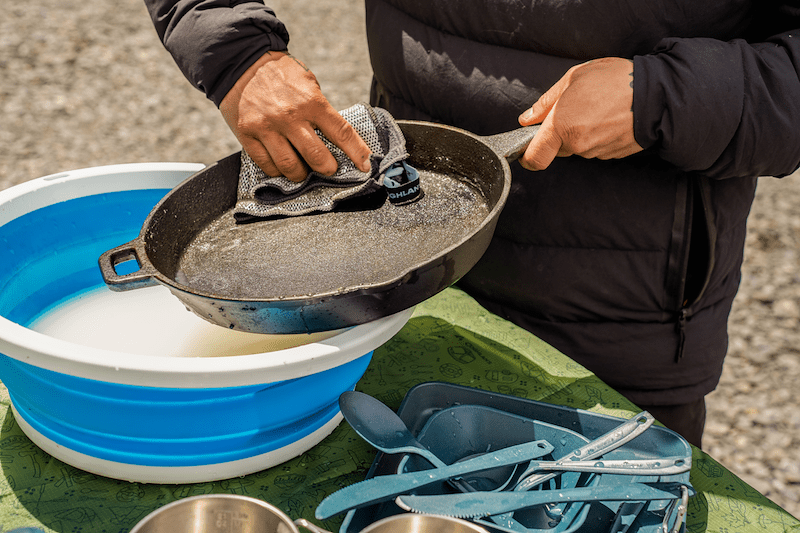 Collapsible RV Sink – 9L, White/Blue, Food-Safe, Portable Basin