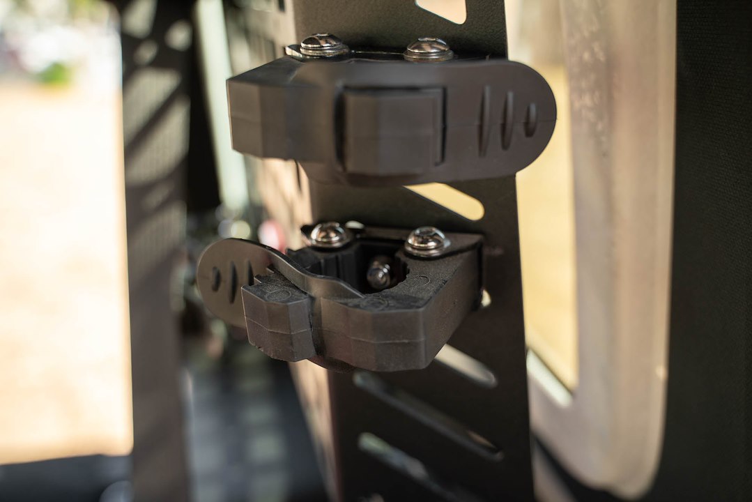 DV8 Offroad UNRM-01 Universal Quick-Release Tool Clamp