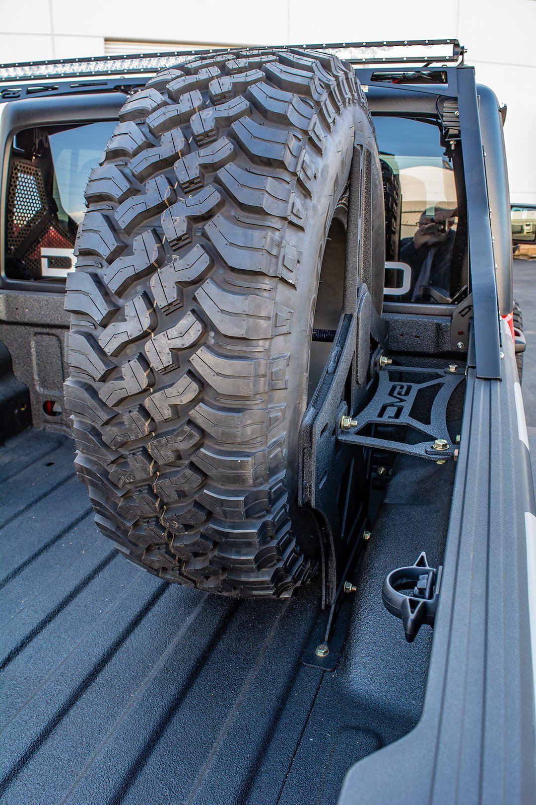 DV8 Offroad TCGL-02 Gladiator Spare-Tire Carrier