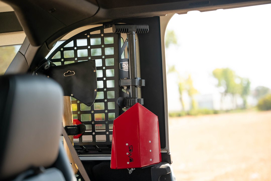 DV8 Offroad UNRM-01 Universal Quick-Release Tool Clamp