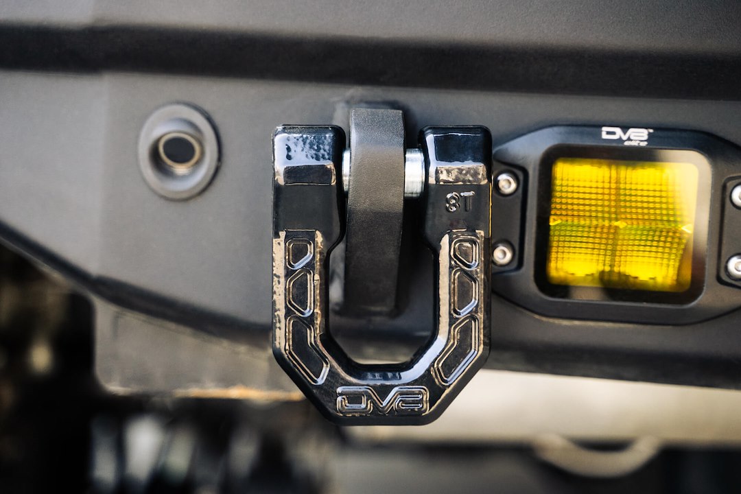 DV8 Offroad UNSK-01BL D-Ring with Isolators