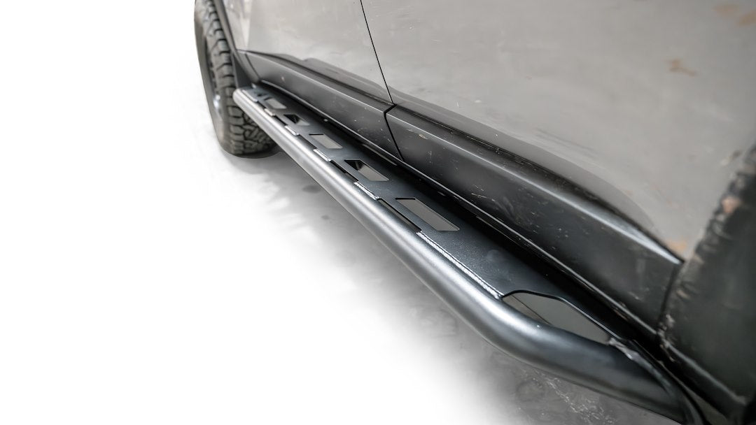 Fab Fours TL24-G6750-1 Round Rock Slider Steps