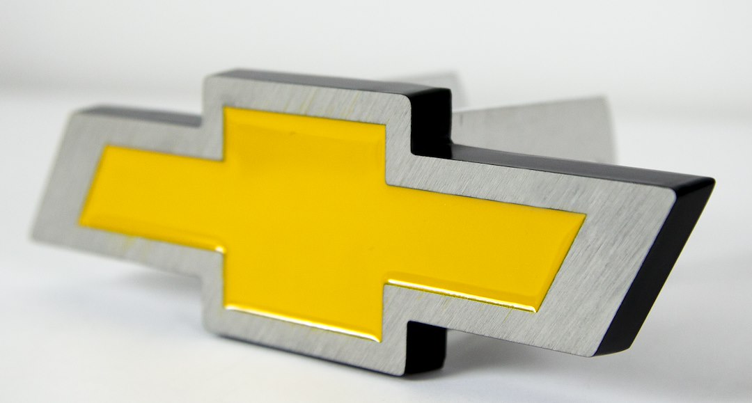 Plasticolor 002207R01 Chevy Bowtie Hitch Cover