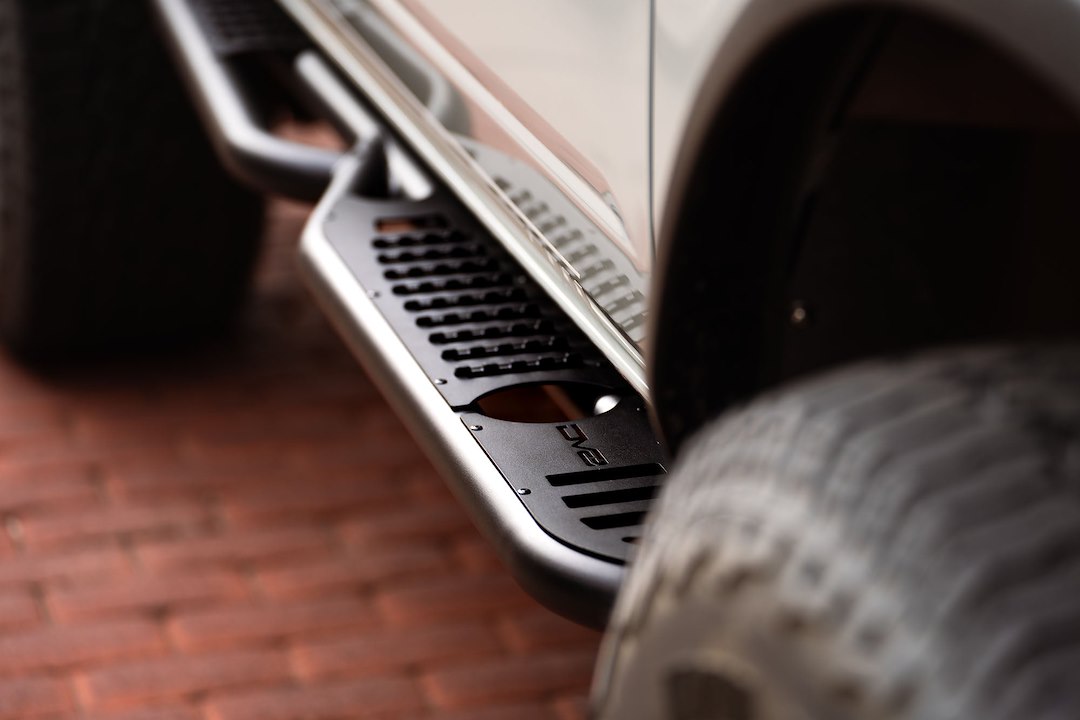 DV8 Offroad SRBR-02 OE Plus Bronco Round Step Bars