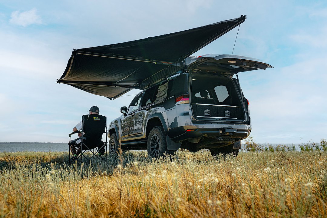 Ironman 4x4 IAWN180012 Delta Wing Manual Awning