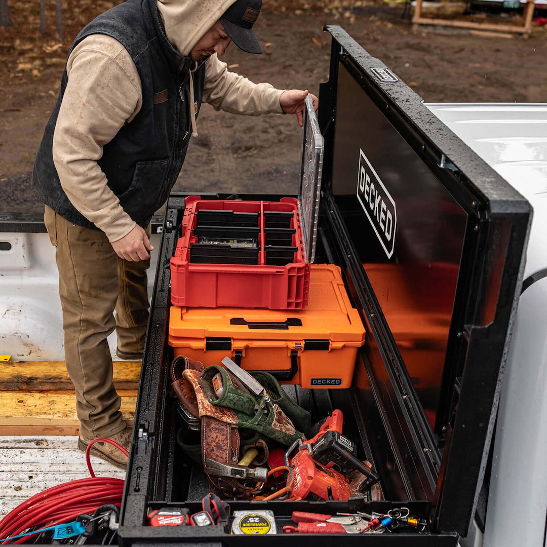Decked Dtb2t22-Blk Black 10.1-Cu-Ft Crossover Tool Box