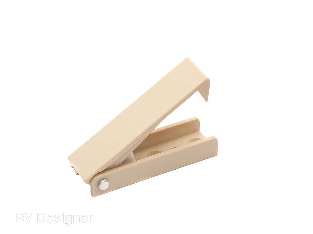 RV Designer RV Baggage Compartments Plastic Square (E206)