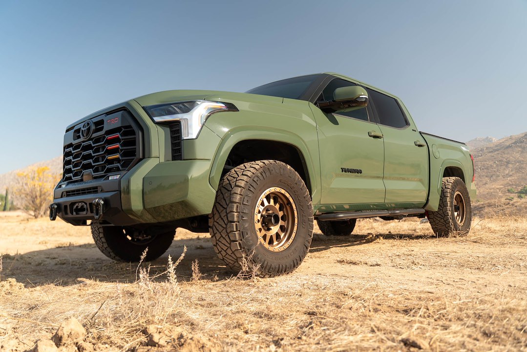 DV8 Offroad SRTT2-01 OE Plus Tundra Crew Cab Steps