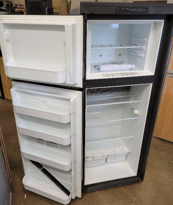 NEW Dometic Propane and Electric RV Fridge DM2852