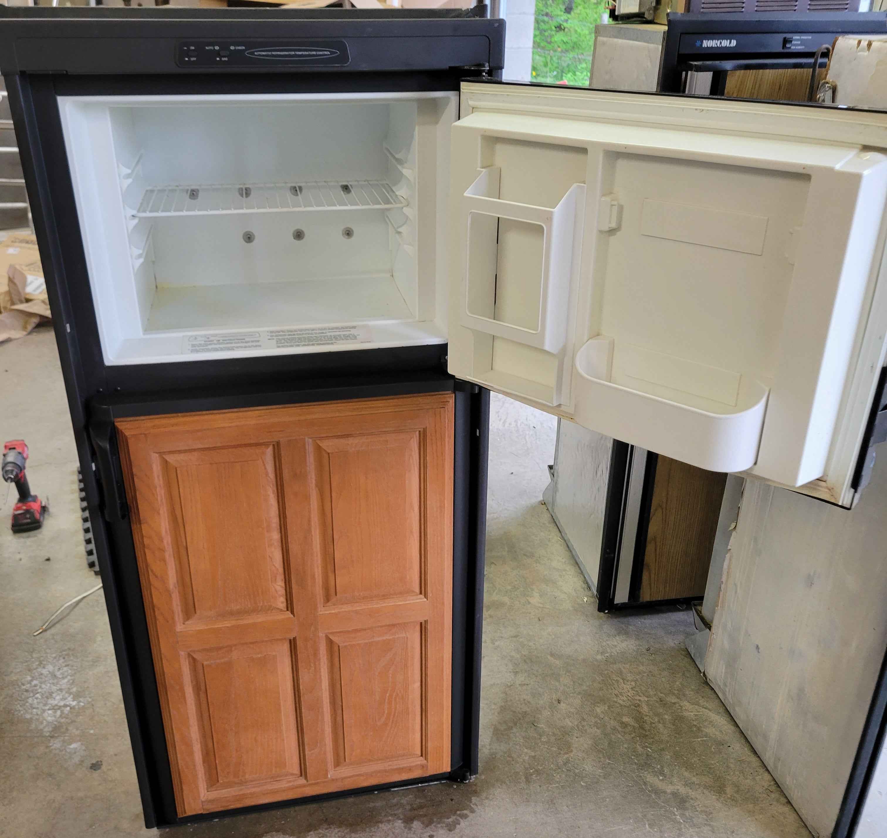 Dometic DM2652 Propane & Electric RV Fridge