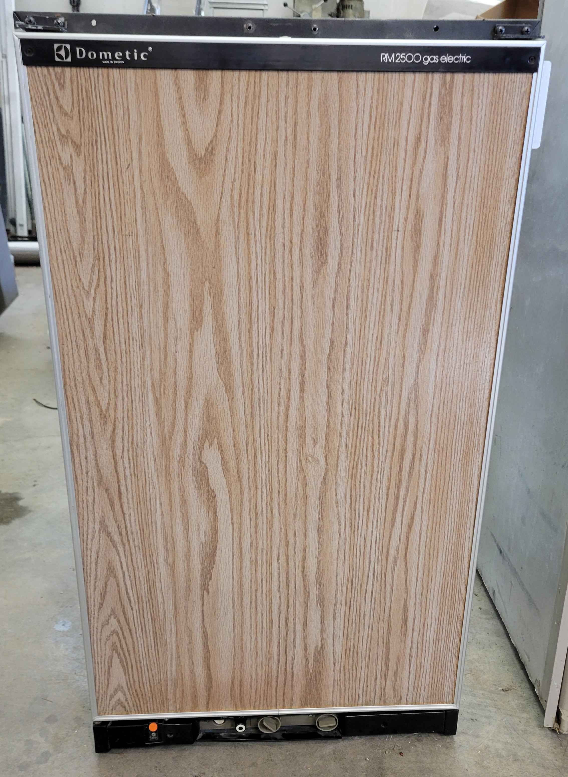 Dometic 3 Way Fridge RM2500 Propane 12v & 110v