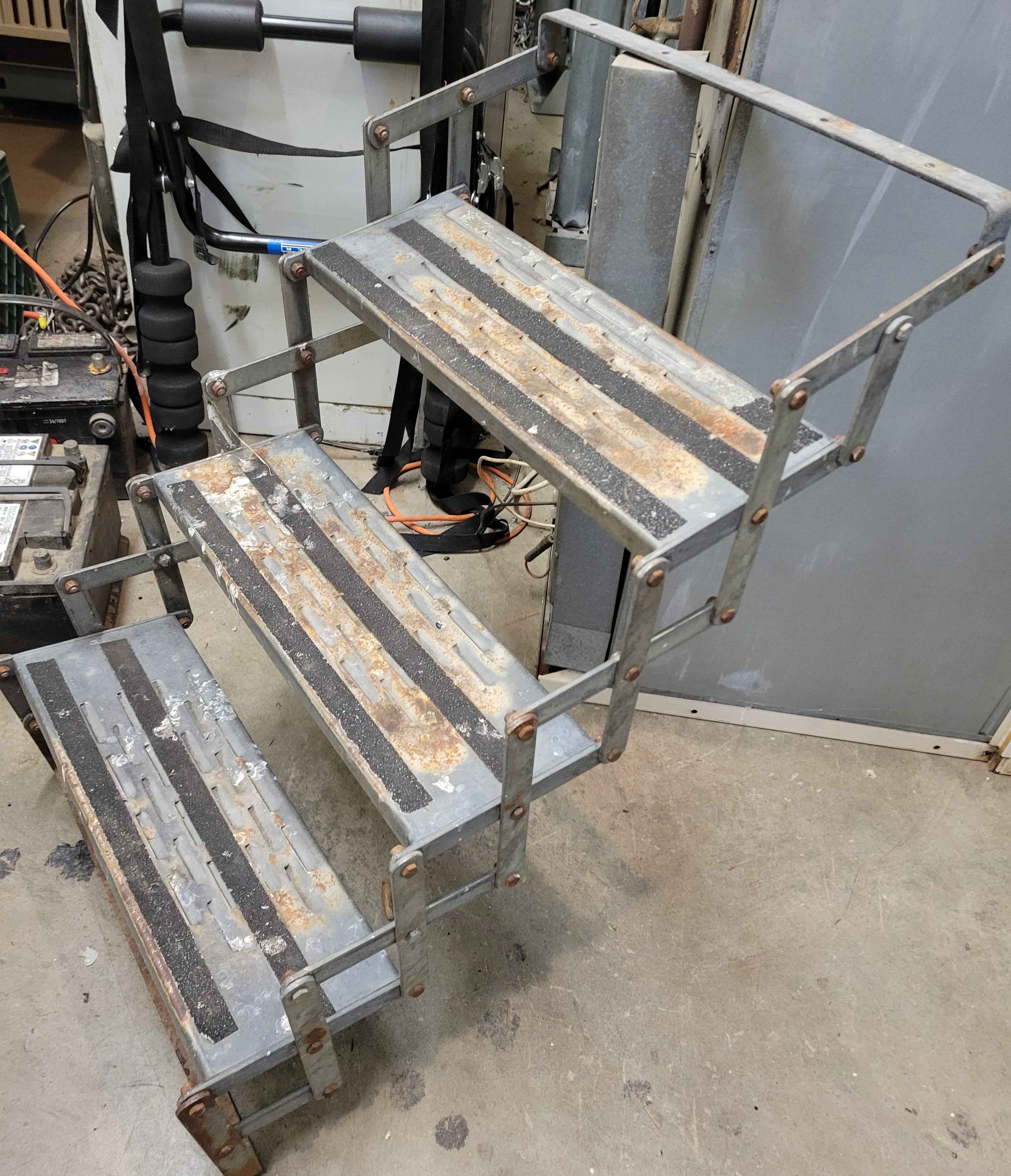 Camper RV Scissor Stairs With Mount – 3 Step