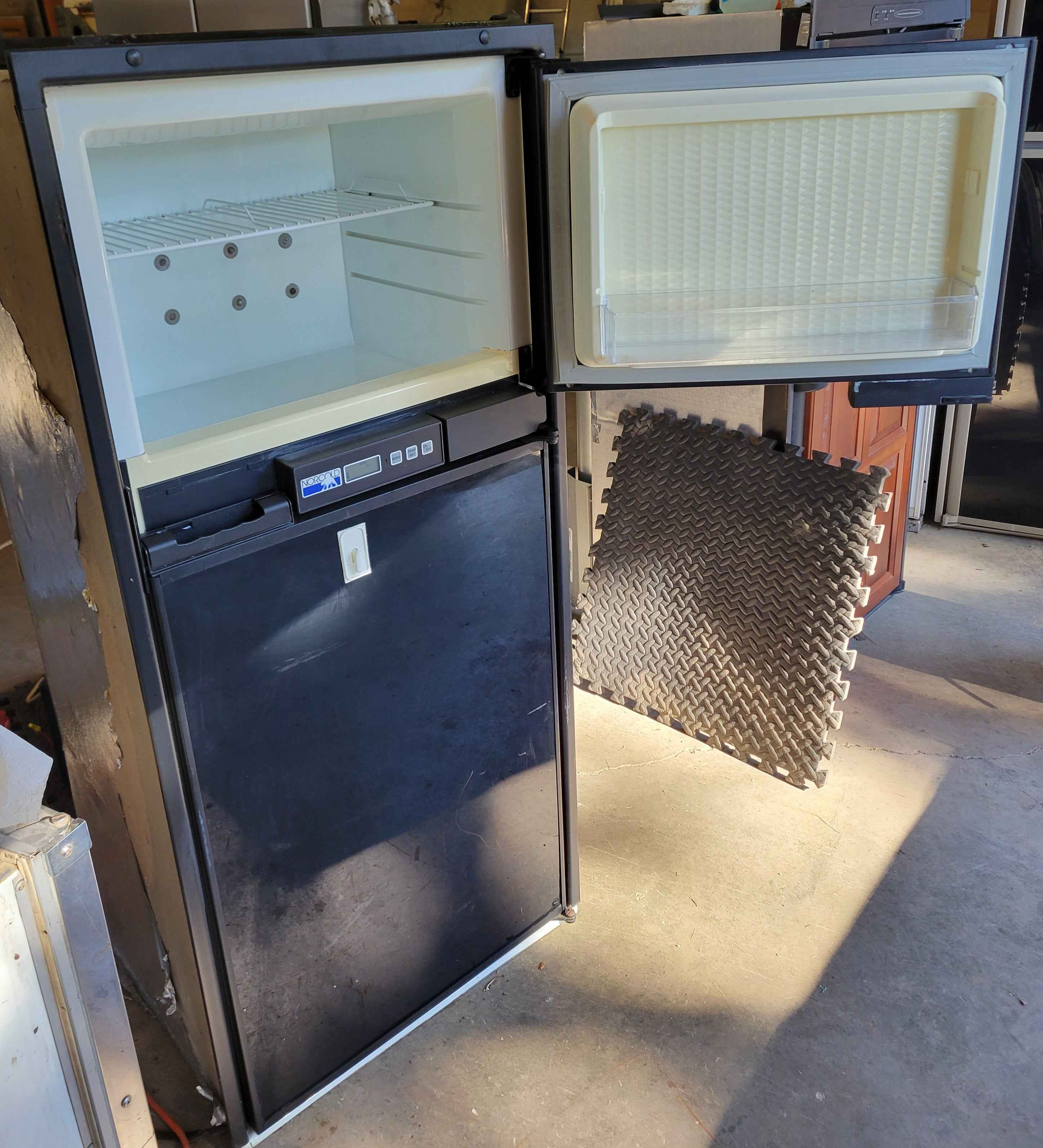 Norcold 962 Propane RV Fridge 6 Cubic