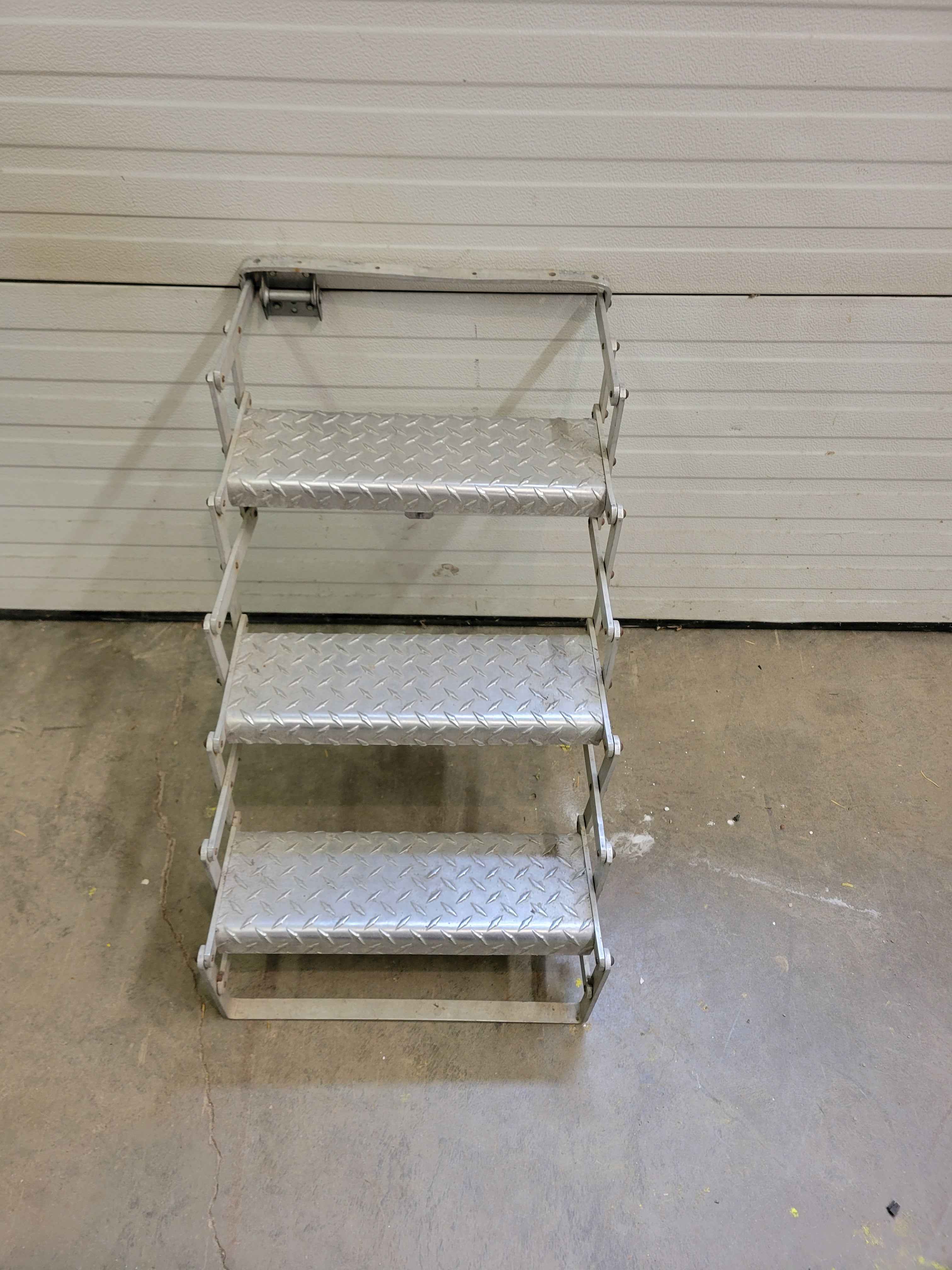 3-Step Aluminum Camper Scissor Stairs – Foldable RV Entry Stairs
