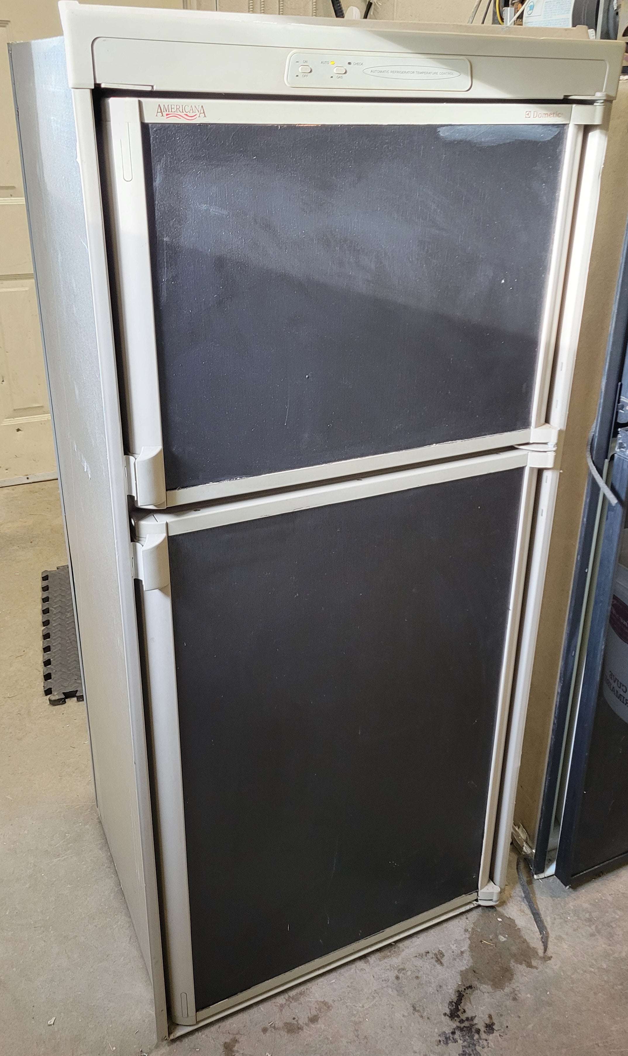 RV Fridge Dometic Rm2652 Propane and Electric 6 Cubic