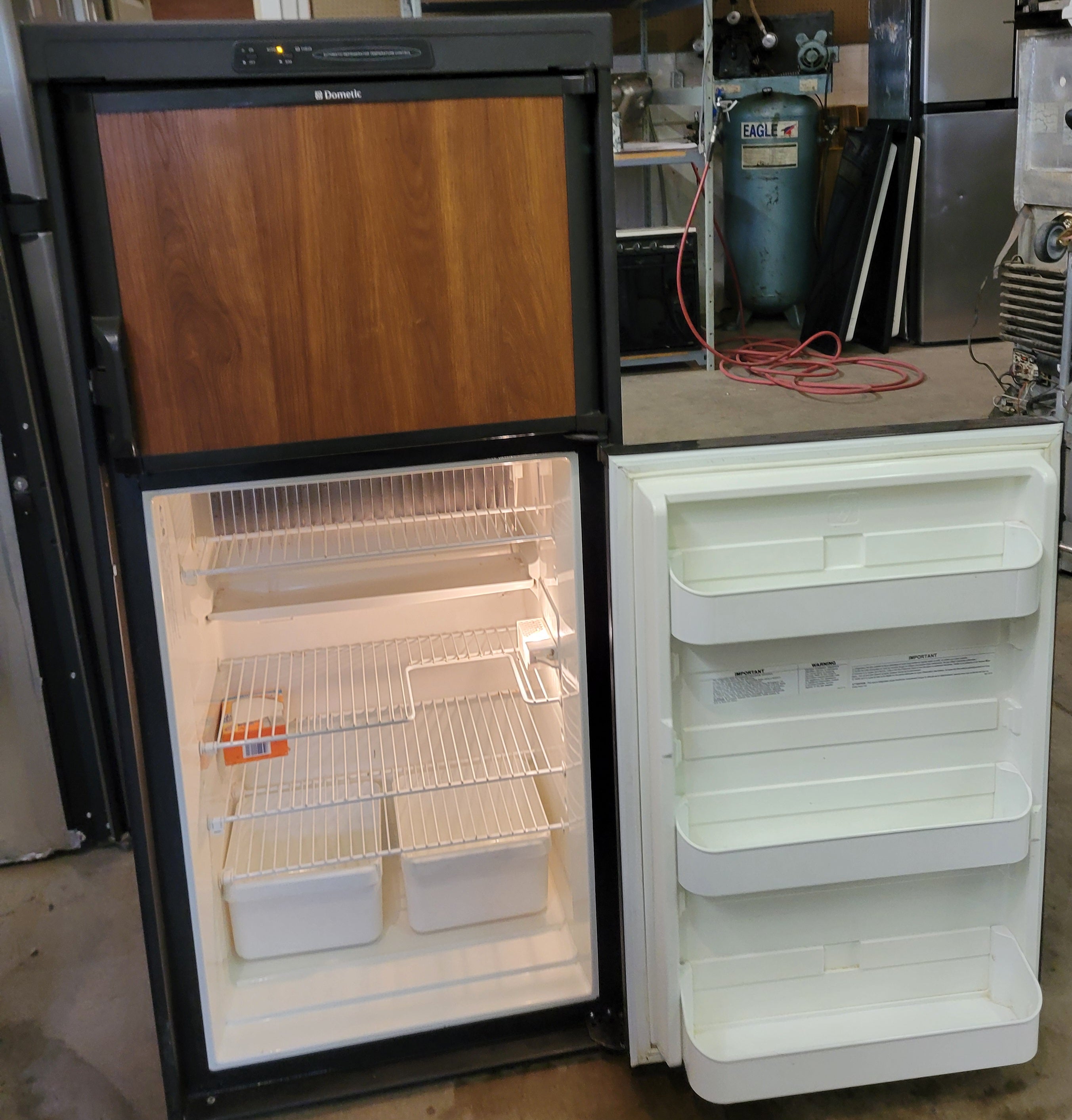 RT-198245ページ Dometic RM2652 Propane and Electric Refrigerator RV