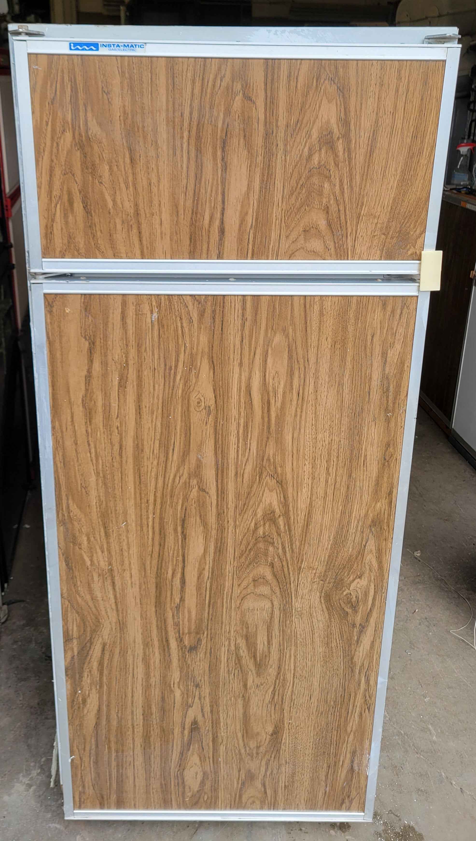 Tedco RV Propane Electric Refrigerator – 2-Way RV Fridge LP Gas / 120v