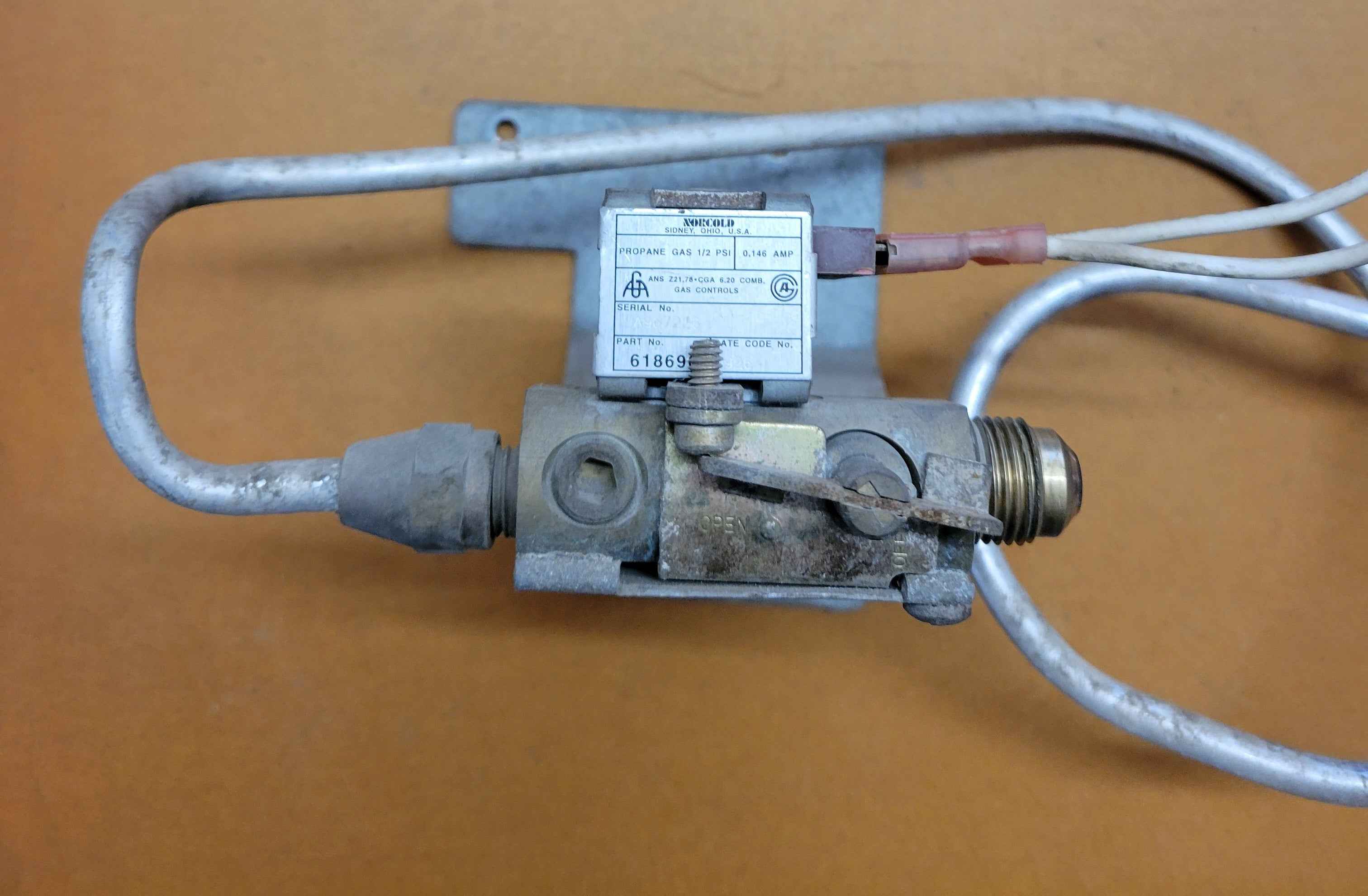 618696 Norcold Refrigerator Gas Valve Assembly and Burner