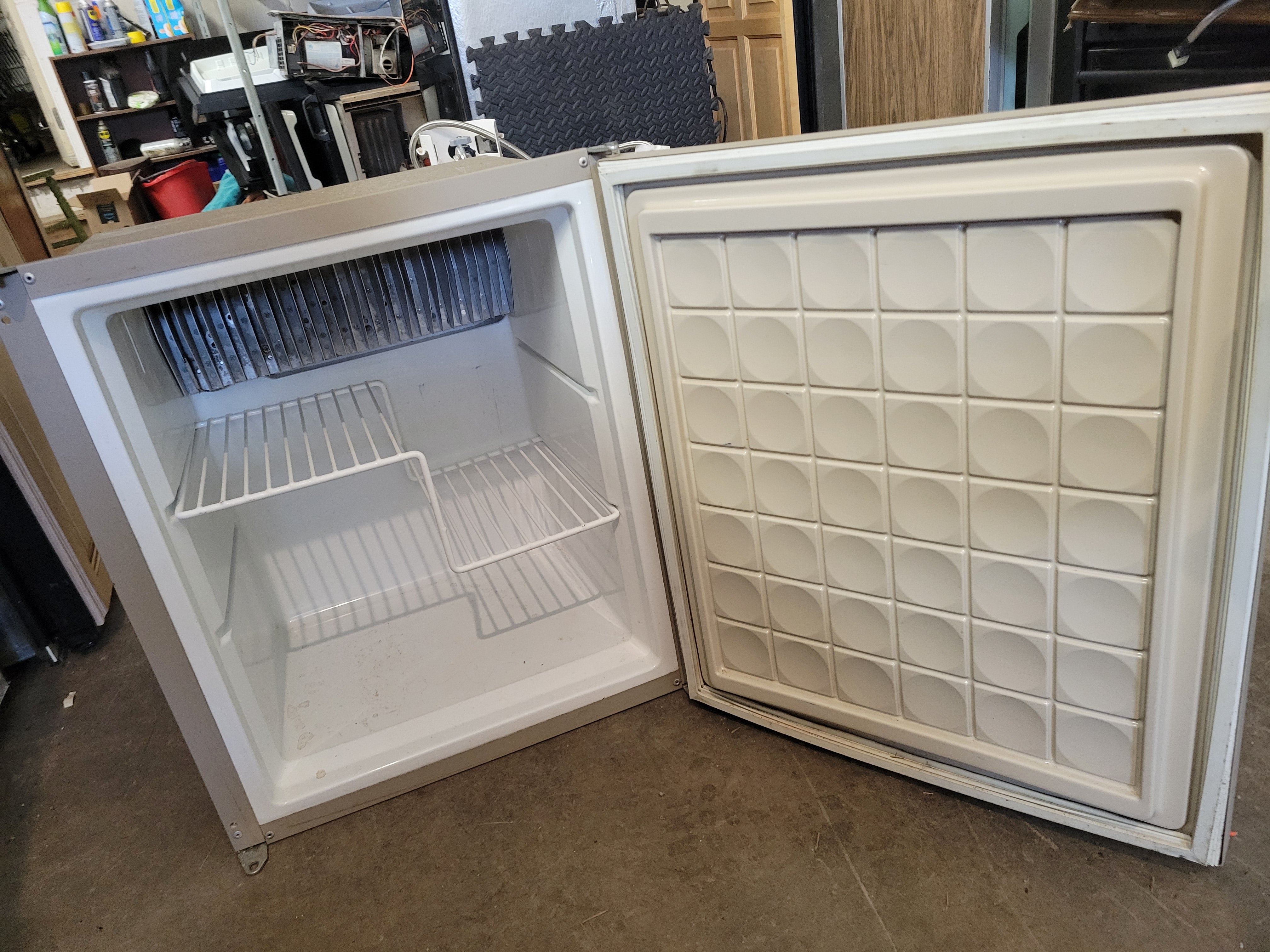 Dometic RM2190 DC/LP RV Fridge – 12V & Propane