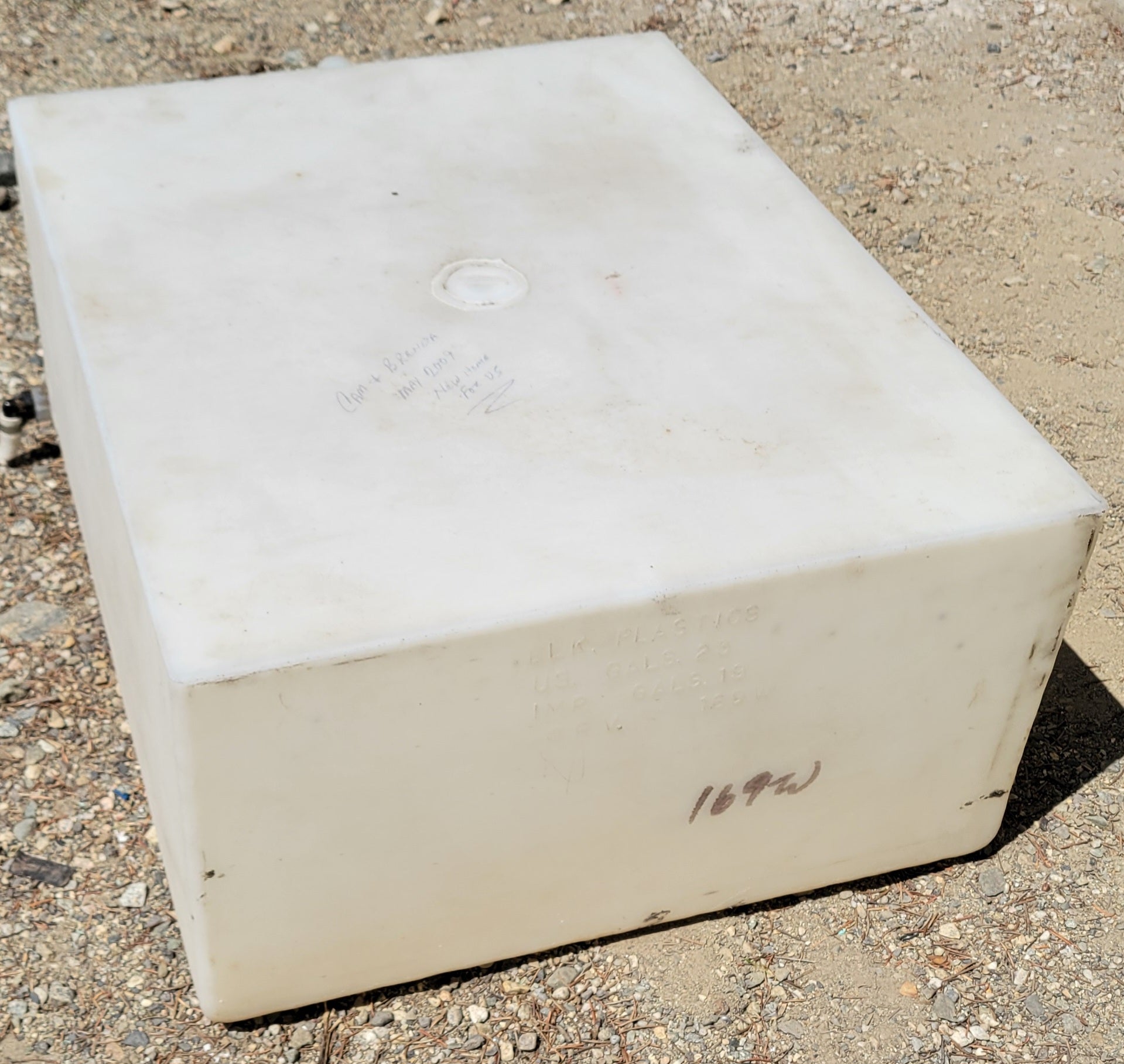RV Fresh Water Tank 20  Gallon – 25 1/4" x 20" x 11"
