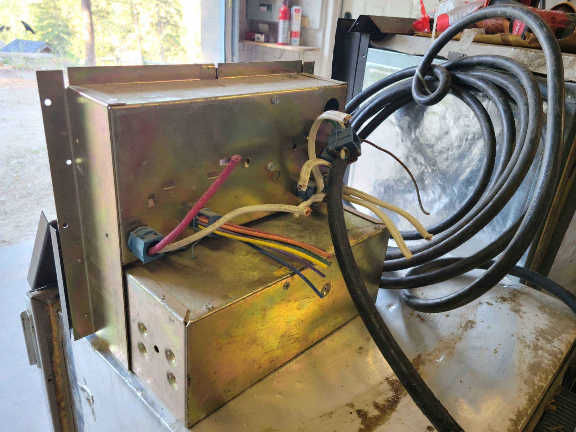 32 Amp Power Converter with Battery Charger For RV from MagneTek