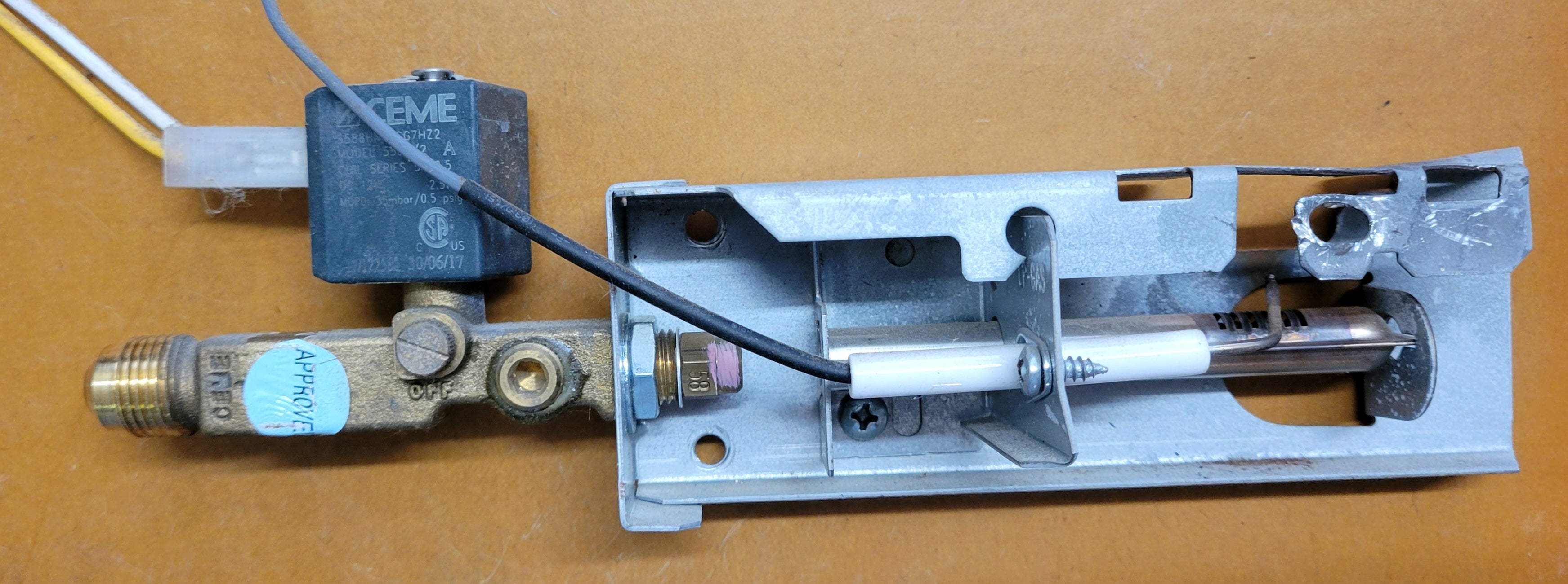 Dometic DM2662 RV Refrigerator Gas Valve 5588/2 Burner Electrode Assembly