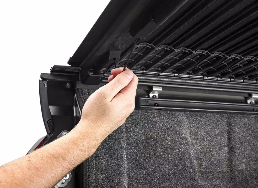 BAK Industries Revolver X4TS Aluminum/ Vinyl Tailgate Handle Lock Tonneau Cover 80130RK - image 14