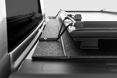 ACCESS Covers LOMAX® STANCE™ Aluminum Tailgate Handle Lock Tonneau Cover G4050119 - image 9